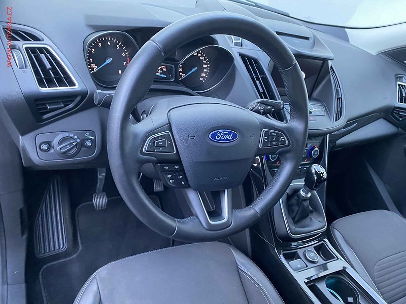 Ford Kuga (2019) 1.5 EB, Titanium, +kola - fotka 12 z 19