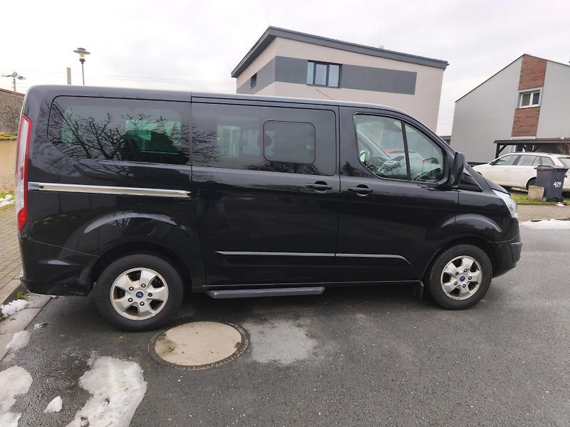 Ford Tourneo Custom (2016) 2:2TDCI-116KW-9 MÍST - fotka 13 z 28