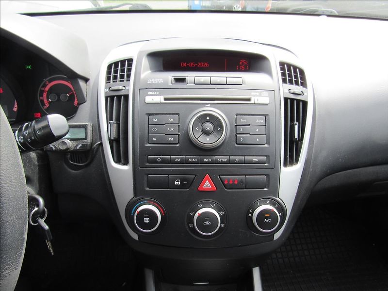 Kia Ceed 1,6 CRDi 66KW Combi - fotka 15 z 25
