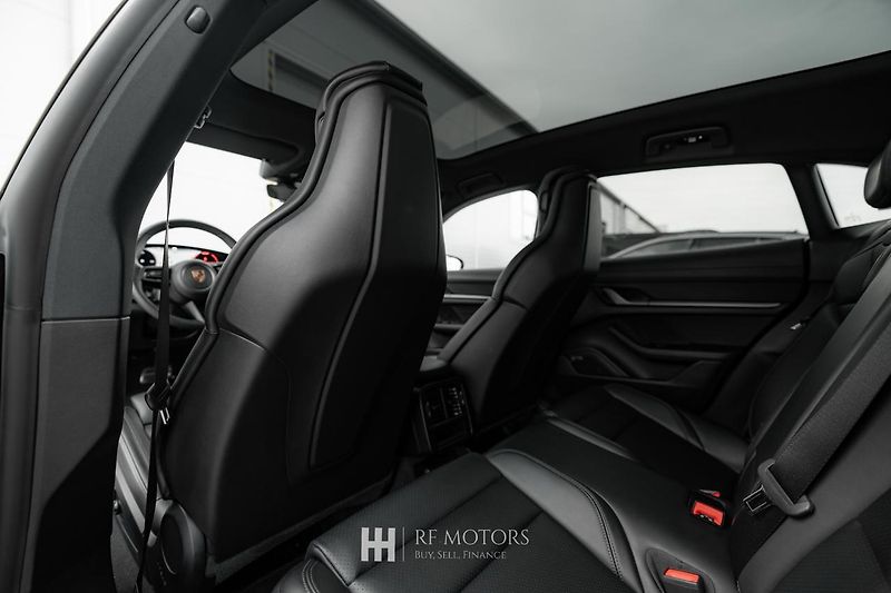 Porsche Taycan (2024) 320kW - fotka 30 z 50