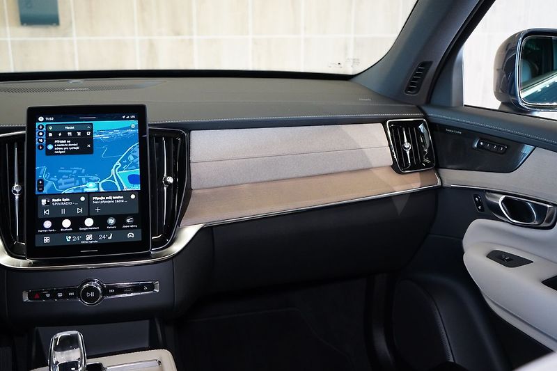 Volvo XC90 T8 PLUS Bright, Ventilace, 360 - fotka 49 z 49