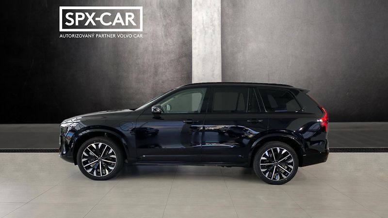 Volvo XC90 (2026) PLUS DARK, B5 AWD, 184+10 kW / - fotka 3 z 12