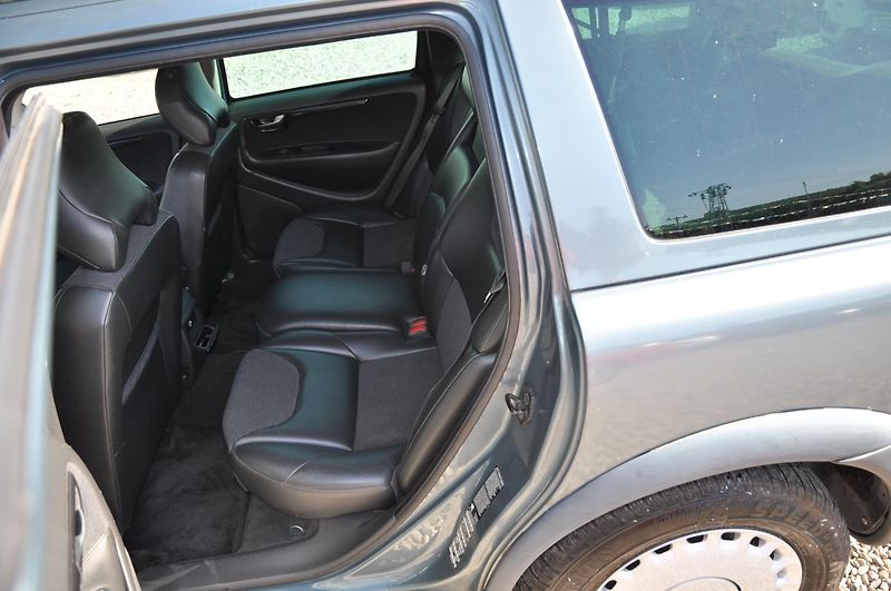 Volvo XC70 D5 120kW 4x4 A/T - fotka 8 z 17