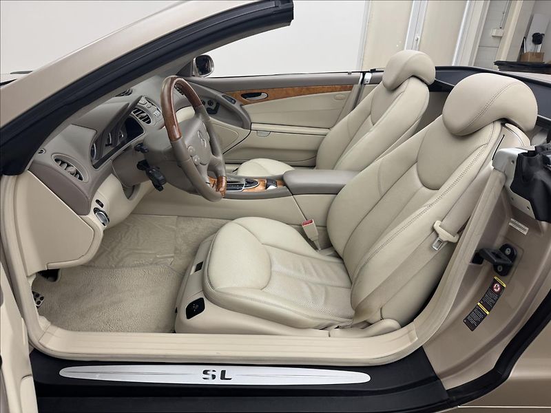 Mercedes-Benz SL 5,0 500 V8 225kW AT KŮŽE - fotka 36 z 48