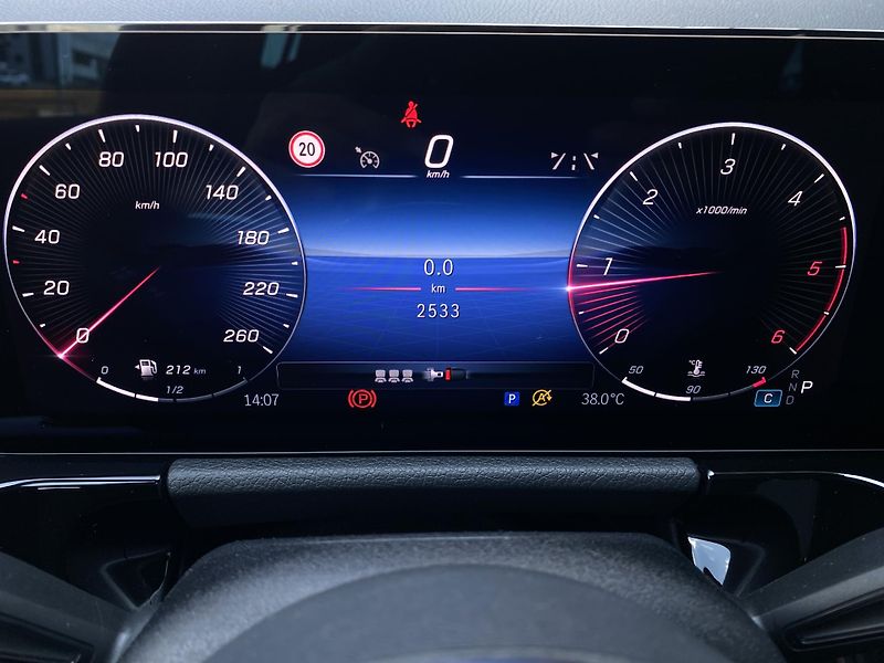 Mercedes-Benz GLA GLA 180 d Progressive - fotka 16 z 28