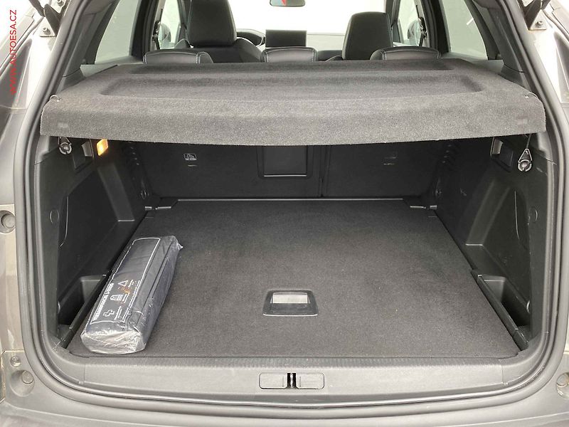 Peugeot 3008 (2023) 1.2 PT, Allure, LED, navi - fotka 7 z 17