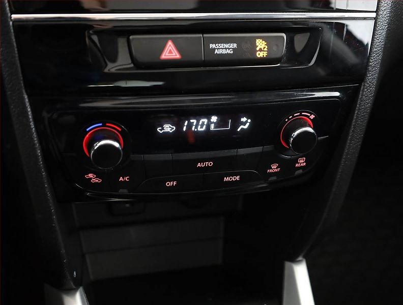 Suzuki Vitara (2015) 1.6 DDiS, Kůže, Tempomat - fotka 11 z 18