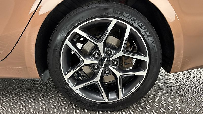 Kia Ceed 1.5 T-GDI AUT Top - fotka 19 z 27