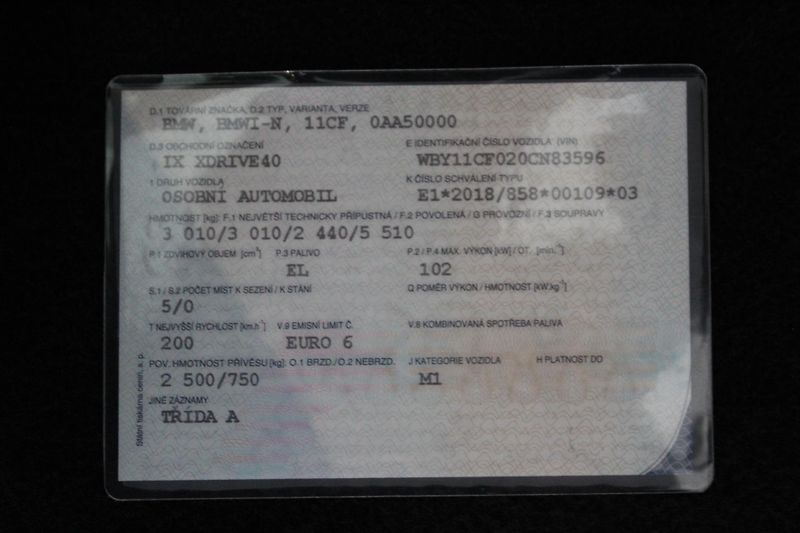 BMW iX xDrive40 - fotka 29 z 29