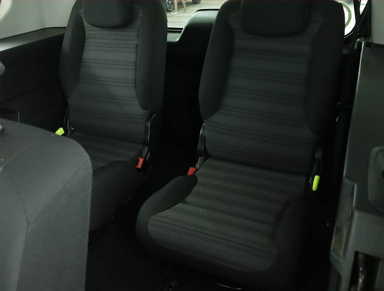 Opel Combo (2020) Maxi Edition 1.2 Turbo, 7Míst - fotka 14 z 17