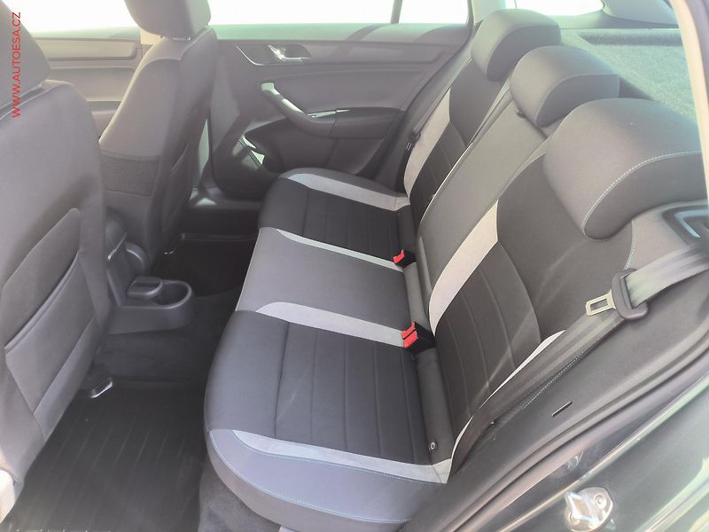Škoda Rapid (2016) 1.6 TDi, xenon, autoAC - fotka 10 z 19