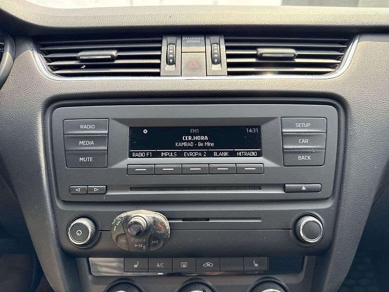 Škoda Octavia (2013) Combi 1.6 TDI Ambition - fotka 11 z 26