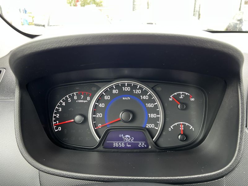 Hyundai i10 1.0i 49kw ABS KOUPENO V ČR - fotka 14 z 31