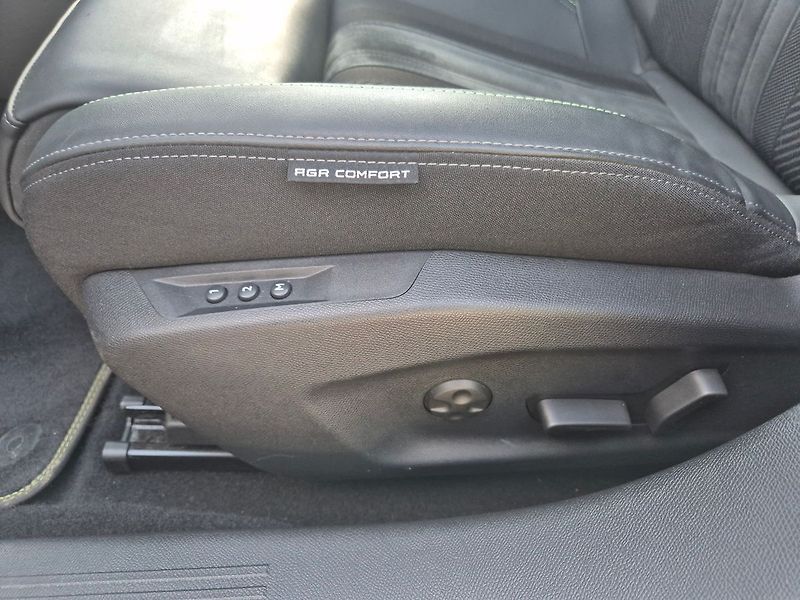 Peugeot 308 GT Hybrid 225 e-EAT8, CZ, 1. m - fotka 12 z 25