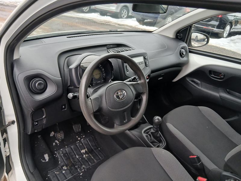 Toyota Aygo 1.0, 51 kW, klima - fotka 18 z 26