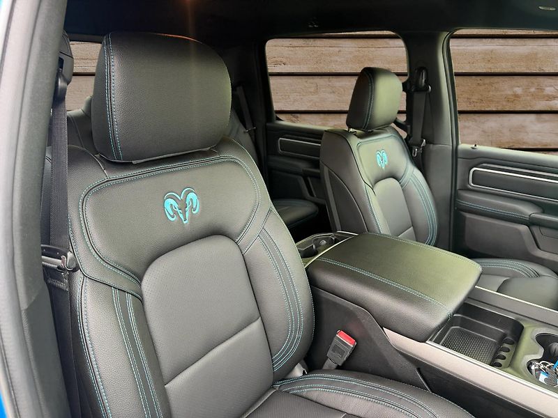 Dodge RAM (2022) +HYDRO BLUE+LOOK26+OFFR.PAKET+ - fotka 10 z 22