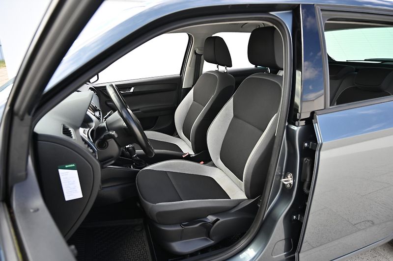 Škoda Fabia 1.2TSI 81KW DSG Rezervace 5/16 - fotka 25 z 49