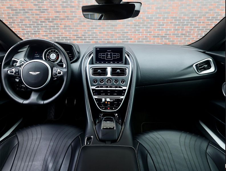 Aston Martin DB11 (2020) 4.0 V8 375KW - fotka 18 z 45
