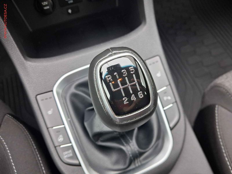 Hyundai i30 (2022) 1.5T, ČR, LED, autoAC - fotka 12 z 19