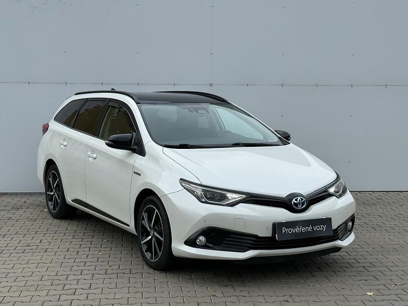 Toyota Auris 1.8 HSD e-CVT Selection - fotka 6 z 27