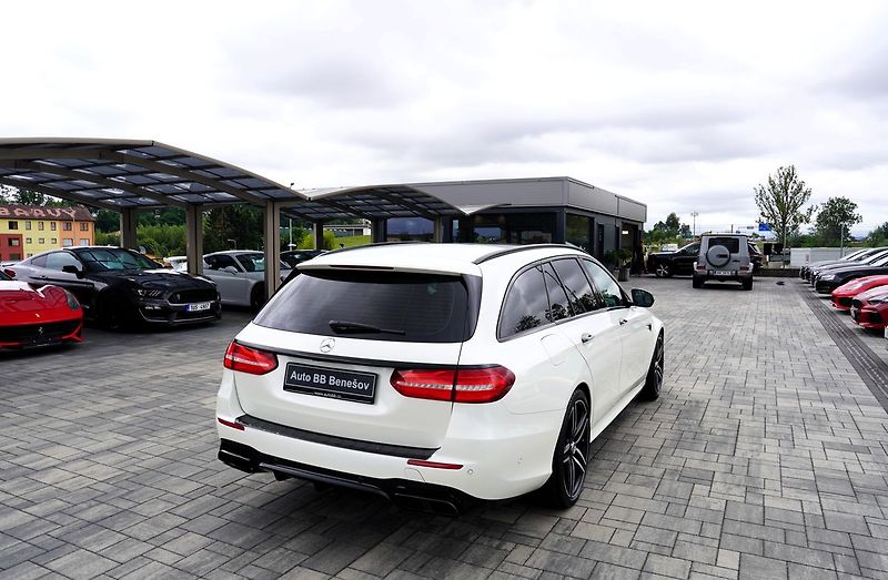 Mercedes-Benz Třídy E E63 S AMG 4Matic+// 615 PS - fotka 6 z 48