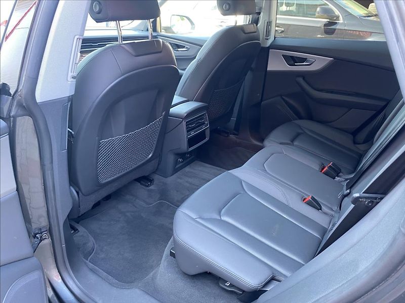 Audi Q8 3,0 55TFSi quattro Sport - fotka 14 z 47