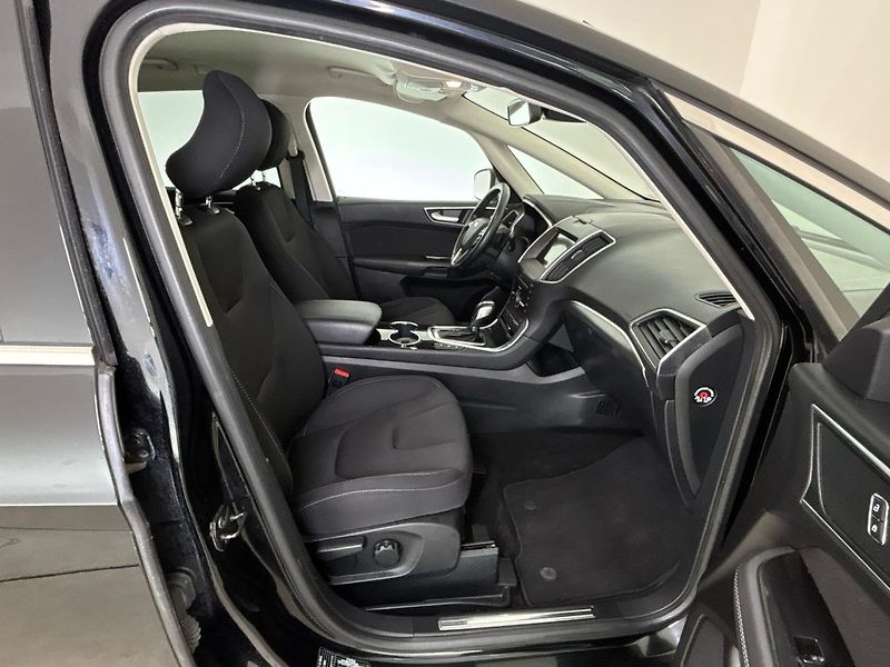 Ford S-MAX Titanium AT - fotka 9 z 28