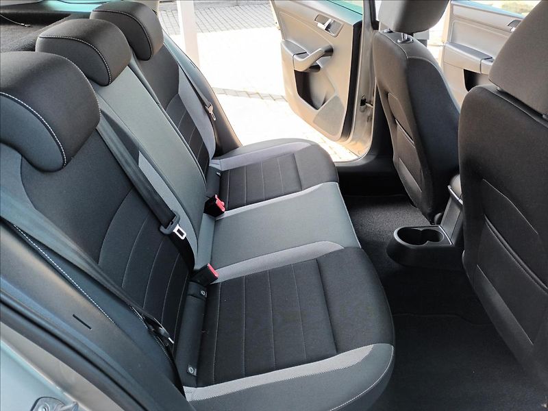 Škoda Rapid 1,2 TSI,81KW,KLIMA,PARKING, - fotka 20 z 39
