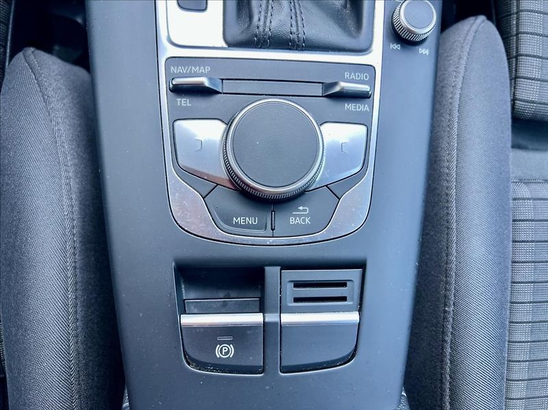 Audi A3 35 TFSi  LED  KLIMA  110kw - fotka 33 z 40