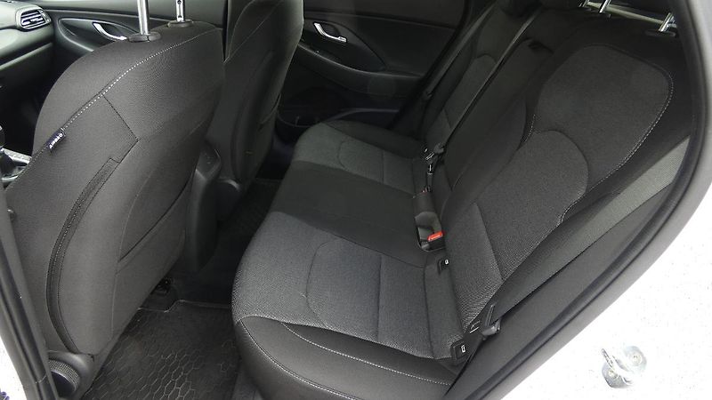 Hyundai i30 Kombi 1.5 T-GDI mHEV Smart - fotka 20 z 23