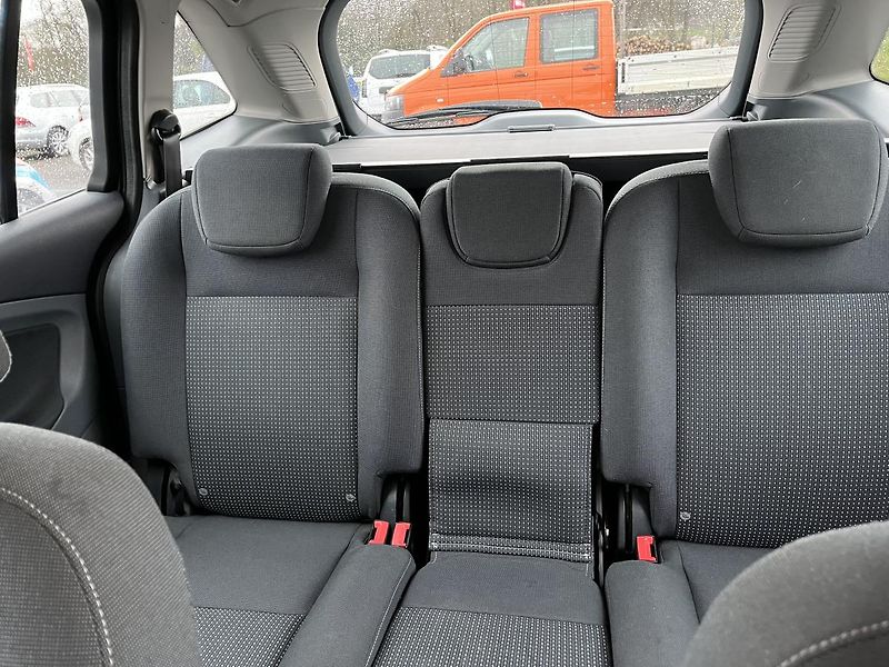 Ford Grand C-MAX 1.6 TDCI GRAND - fotka 13 z 19