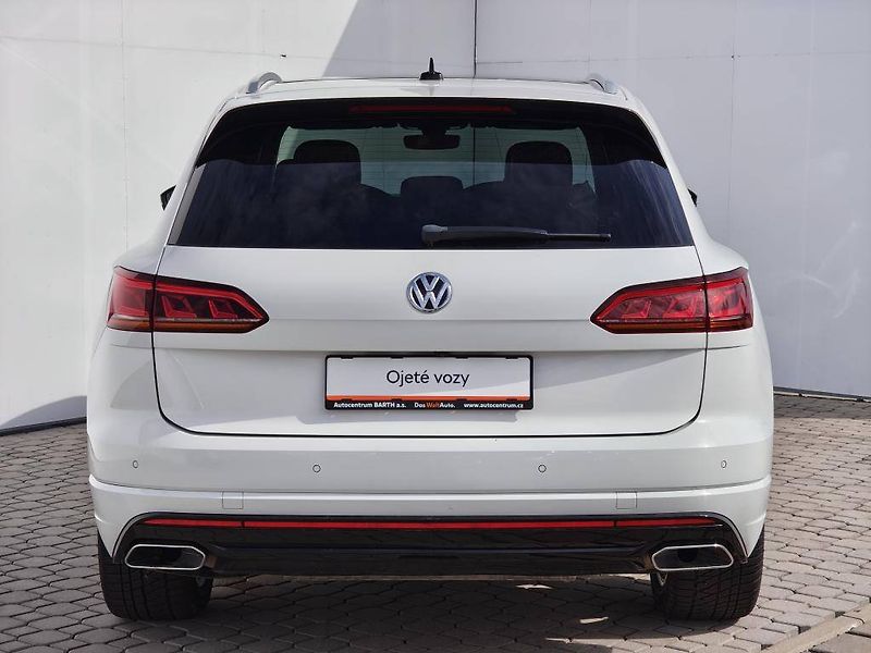 Volkswagen Touareg R-Line 8TT 4Motion 3,0TDI V6 - fotka 27 z 30