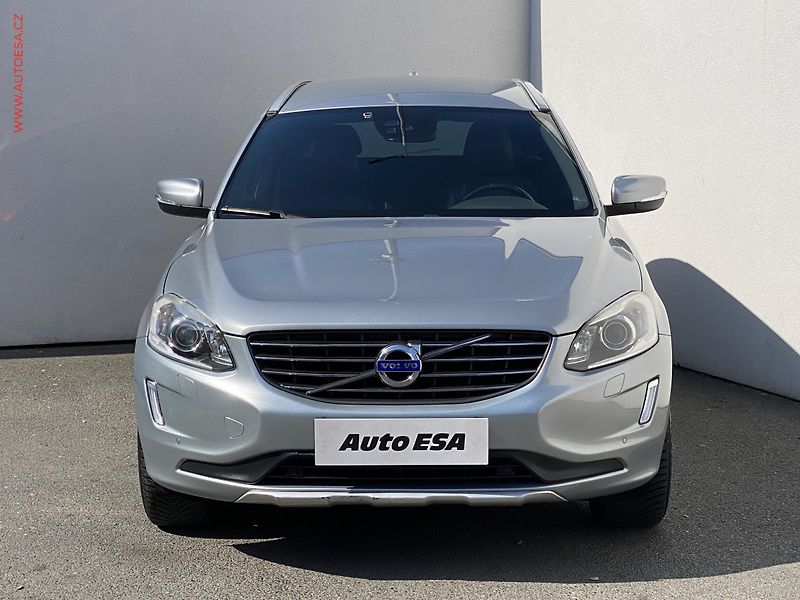 Volvo XC60 (2014) 2.4 D5 4x4, AT - fotka 2 z 18