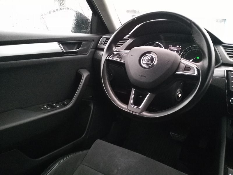 Škoda Superb 2,0 TDI 4x4 /140 kW/ - fotka 13 z 40