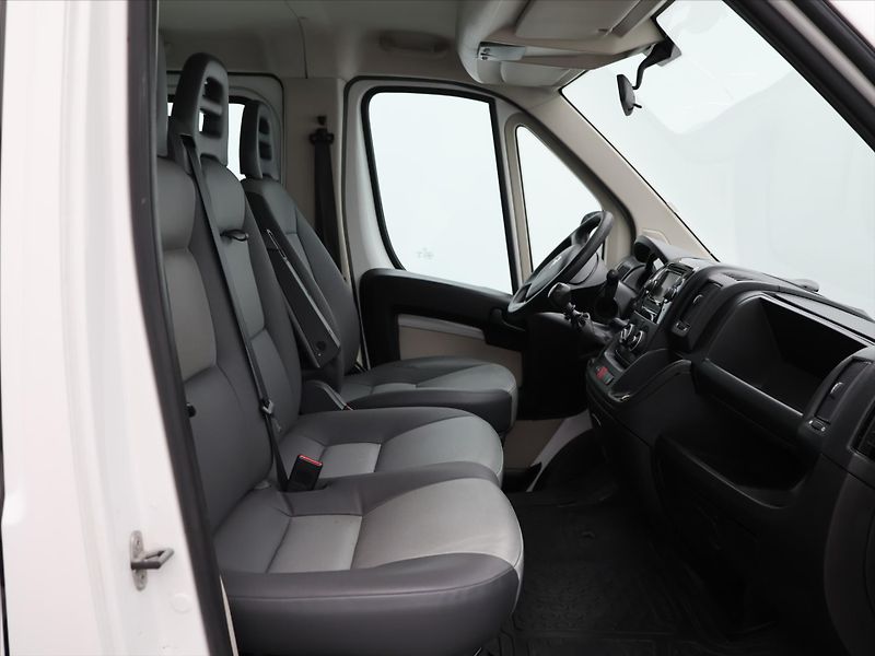 Citroën Jumper 2,0 BlueHDI 120kW L4 7-Míst DP - fotka 12 z 22