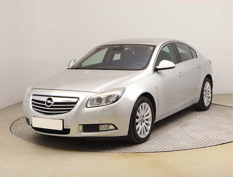 Opel Insignia (2009) 2.0 CDTI, Xenony, Tempomat - fotka 2 z 20
