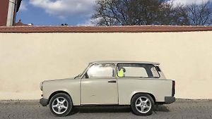 Tenhle Trabant je jeden z posledních vyrobených – únor 1990.