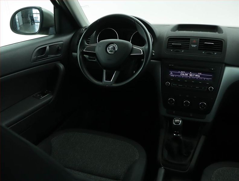 Škoda Yeti (2014) 1.2 TSI, Vyhř. sedaček - fotka 7 z 14