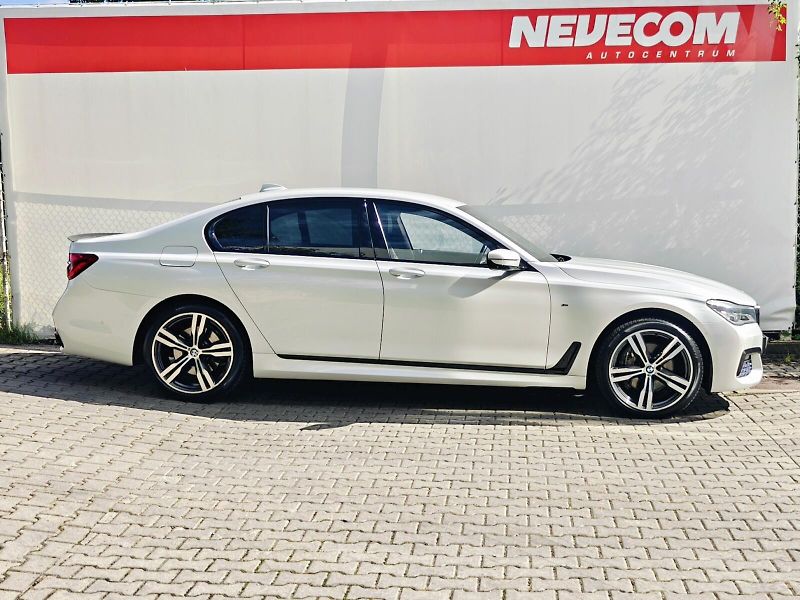 BMW Řada 7 (2016) 3,0 740d xDrive M - fotka 3 z 43