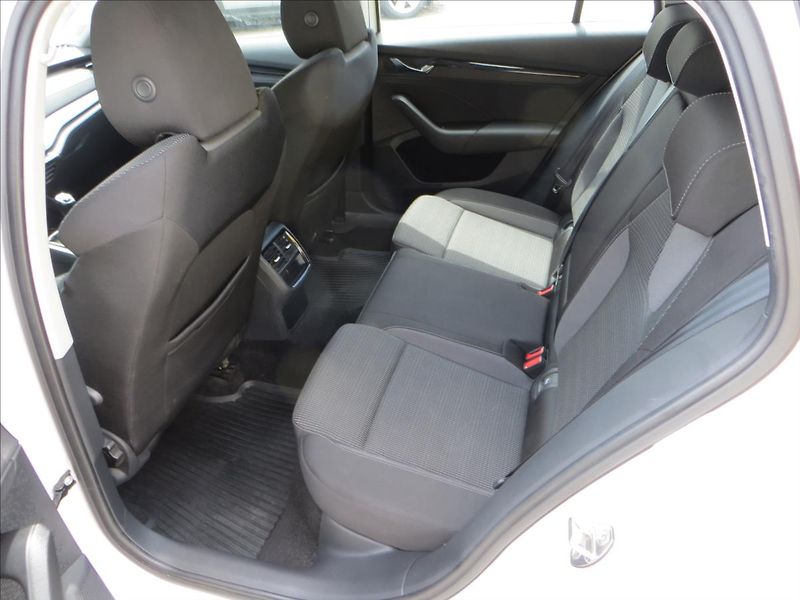 Škoda Octavia 2,0 TDI 85kW Ambition ČR - fotka 23 z 24