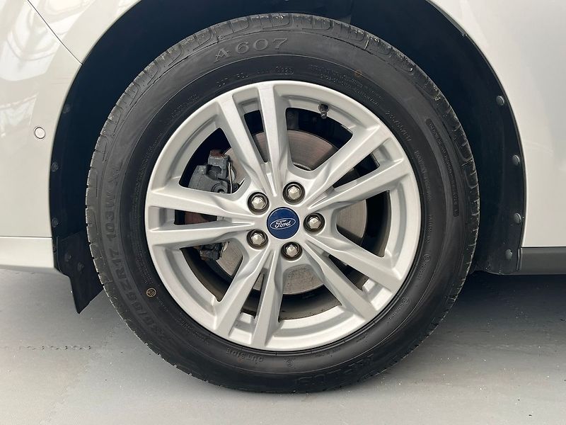 Ford Galaxy 2.0 EcoBlue Titanium 140 kW - fotka 45 z 50