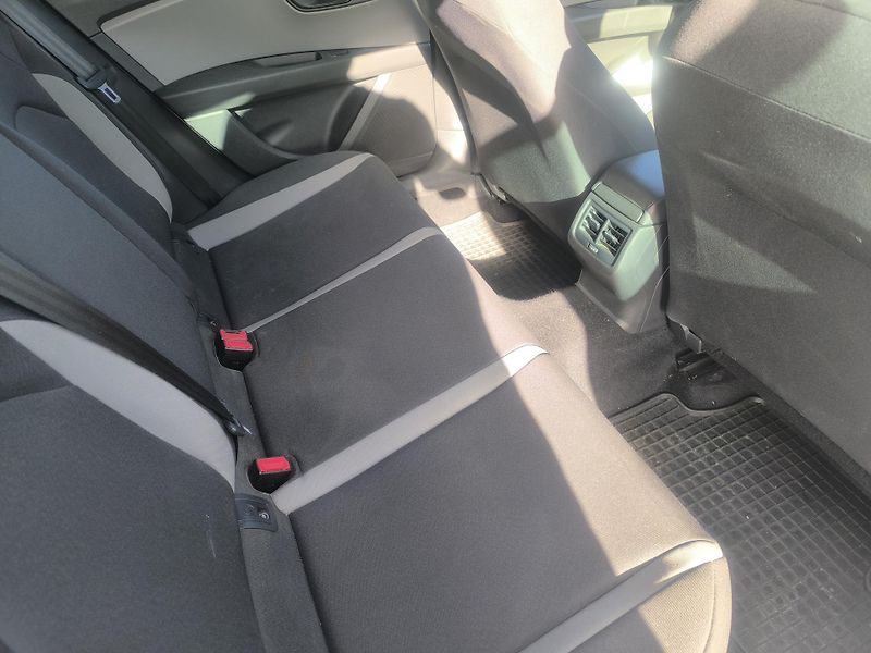Seat Leon TDI,KRÁSNÝ,1MAJ58L,SERVISKA - fotka 7 z 28