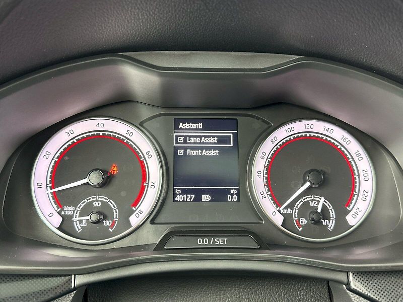 Škoda Scala (2023) DSG 1.5TSI 110kW Monte Carlo - fotka 10 z 32