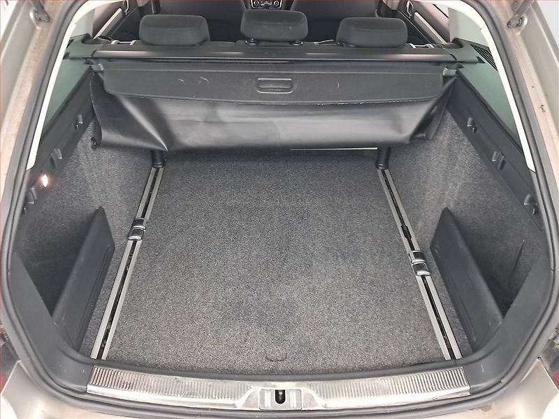 Škoda Superb (2011) 2.0 TDI, Automat, Navi, Xenony - fotka 14 z 18