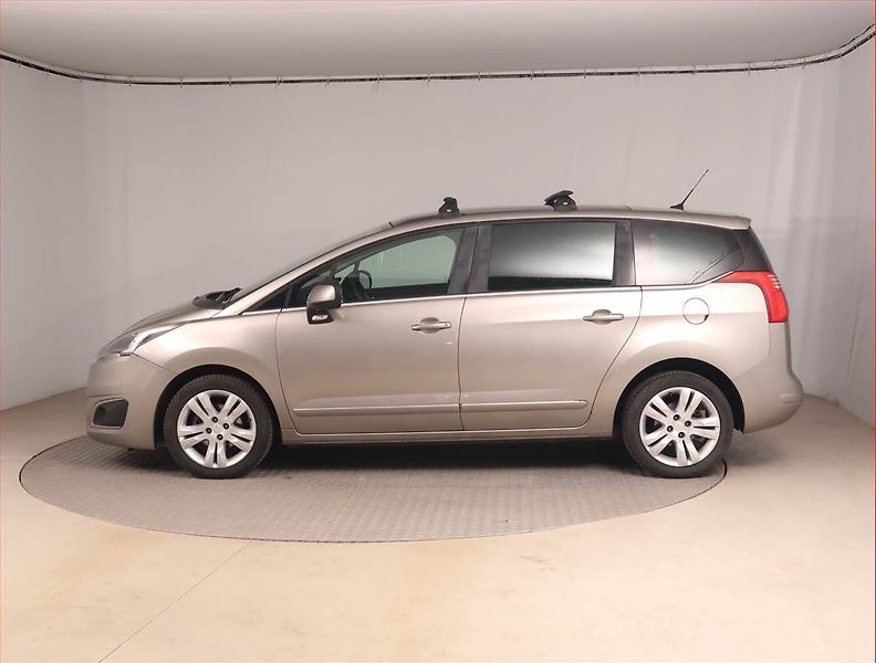 Peugeot 5008 (2014) Active Pack 1.6 HDi, Automat - fotka 3 z 16