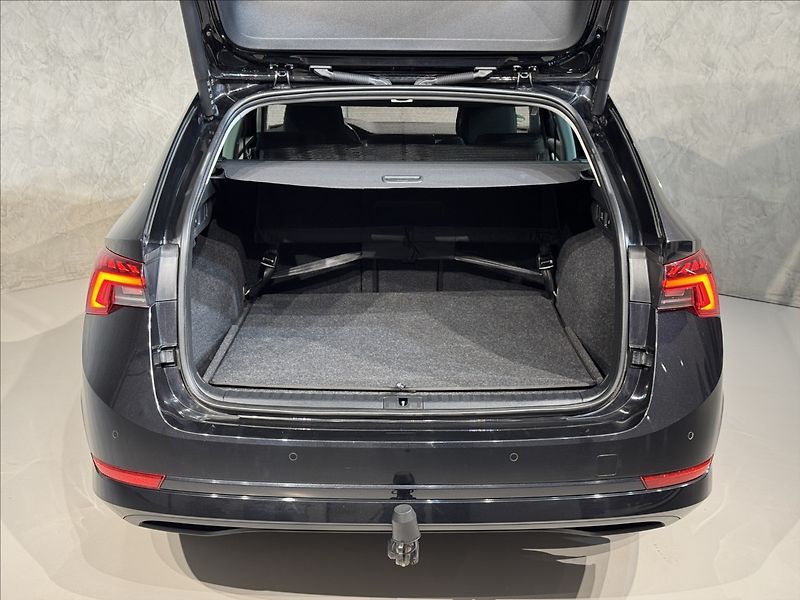 Škoda Octavia 2,0 TDi  DSG Tour Virtual LED - fotka 10 z 45