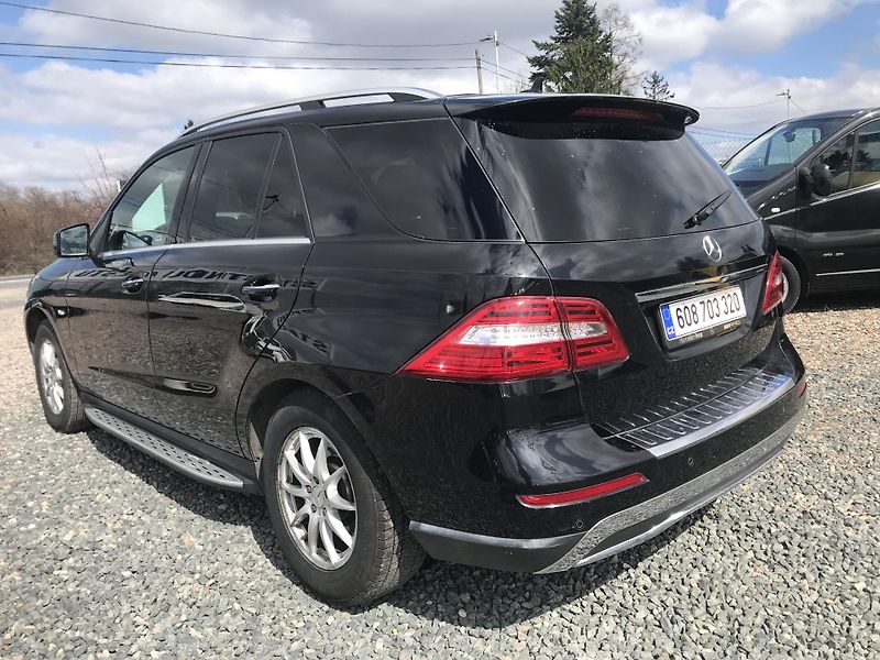 Mercedes-Benz Třídy M 350 CDI 190 KW,AMG,PORUCHA !!! - fotka 8 z 17