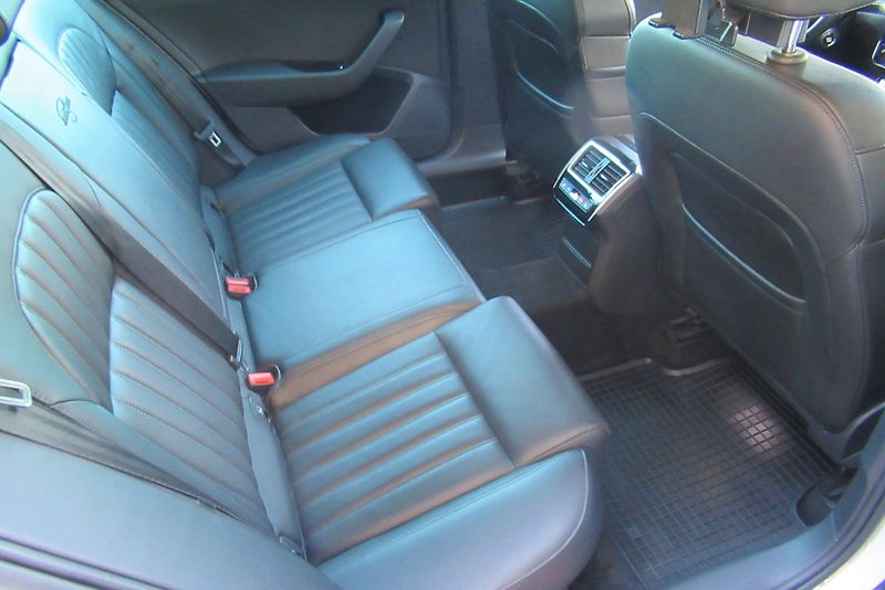 Škoda Superb 2.0 TDI DSG L&K TAŽNÉ - fotka 31 z 41