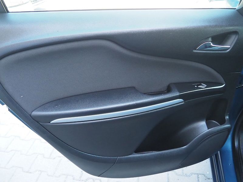 Opel Zafira (2013) 1.6 CDTi, 7 míst - fotka 11 z 39