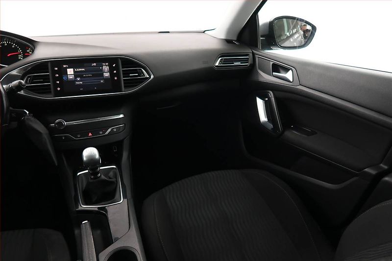 Peugeot 308 (2016) 1.6 BlueHDi, Serv.kniha, Navi - fotka 8 z 18